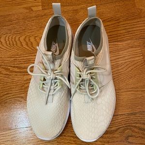 Never Worn Women’s Size 8 Snake Print Nike Juvenate Sneakers